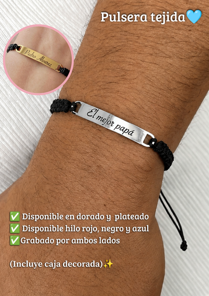 Pulsera tejida con placa grabada